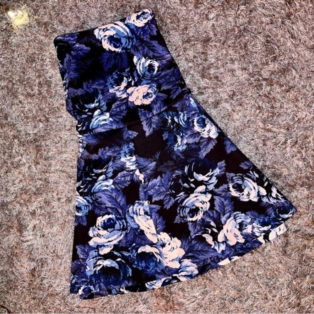 #053 🥀 Rafaella High Waisted Rose Print Skirt - Picture 2 of 7